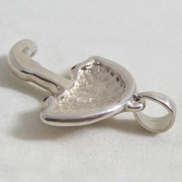 (p1397)Inflated silver pendant motif umbrella.